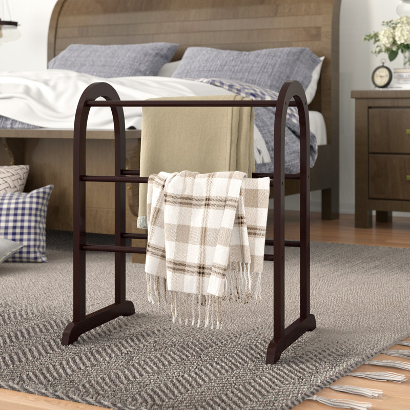 Bedspread rack for gewollt foot of bed